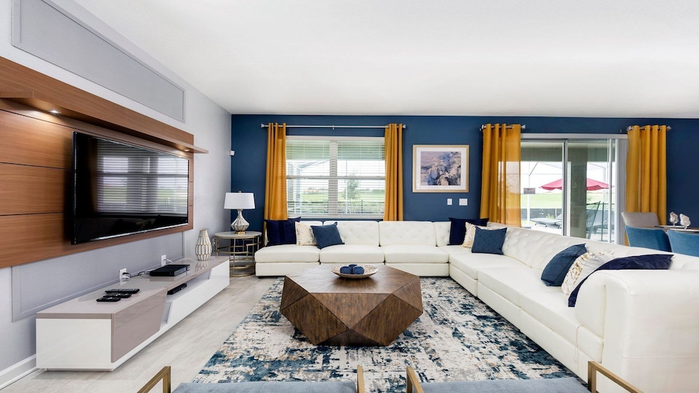 Enchanting Moana & Hogwarts Rooms Close to Parks - Image 1