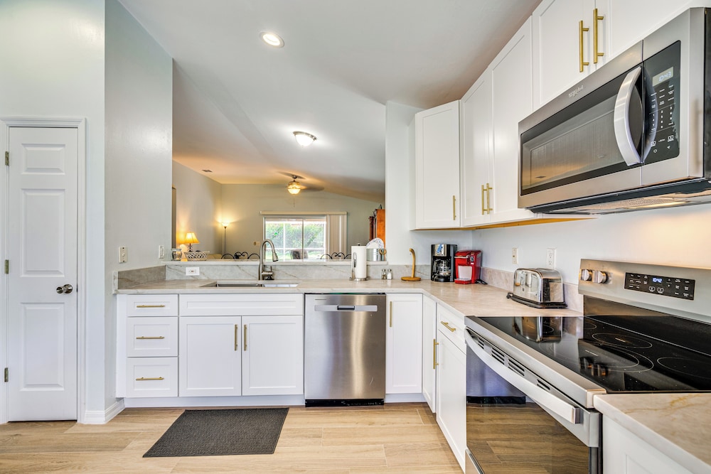4 Mi to Beaches: Fort Myers Escape w/ Patio, photo 25