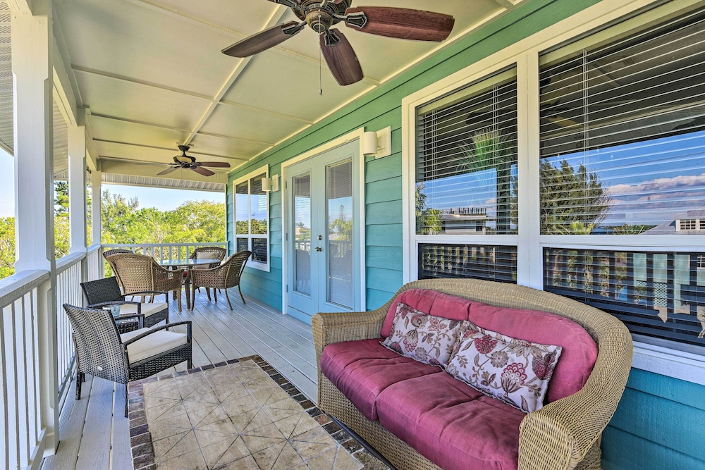 Steps to Ocean & Bay: Bradenton Beach Townhome!