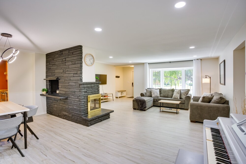 Cozy Minneapolis Home w/ Air Hockey, Near Downtown - Property Image 19