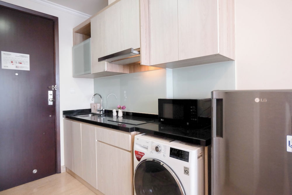 Modern Studio Near Taman Ismail Marzuki At Apartment Menteng Park