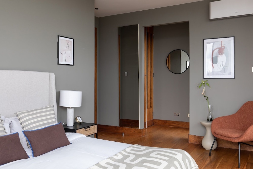 The Canary Wharf Secret - Glamorous 3BDR Flat w/ Terrace and Parking