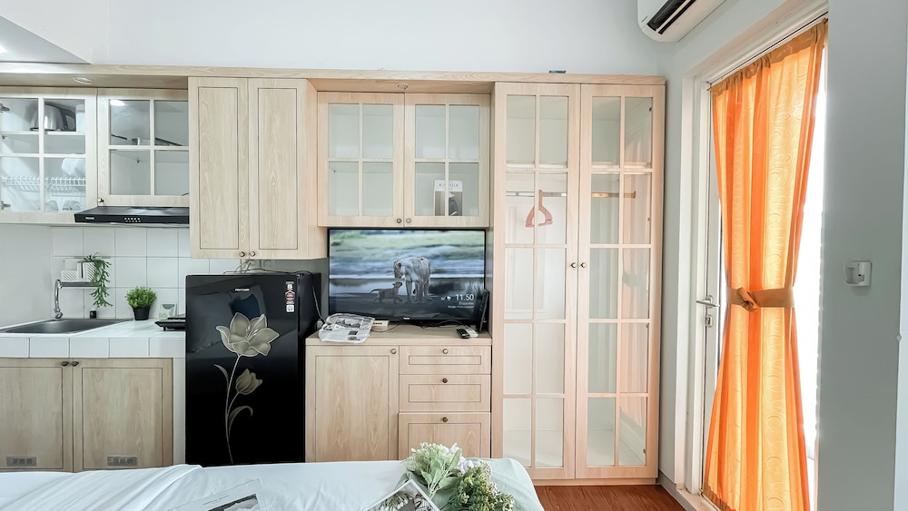 Cozy Studio Apartment Near Binus At Springlake Summarecon Bekasi