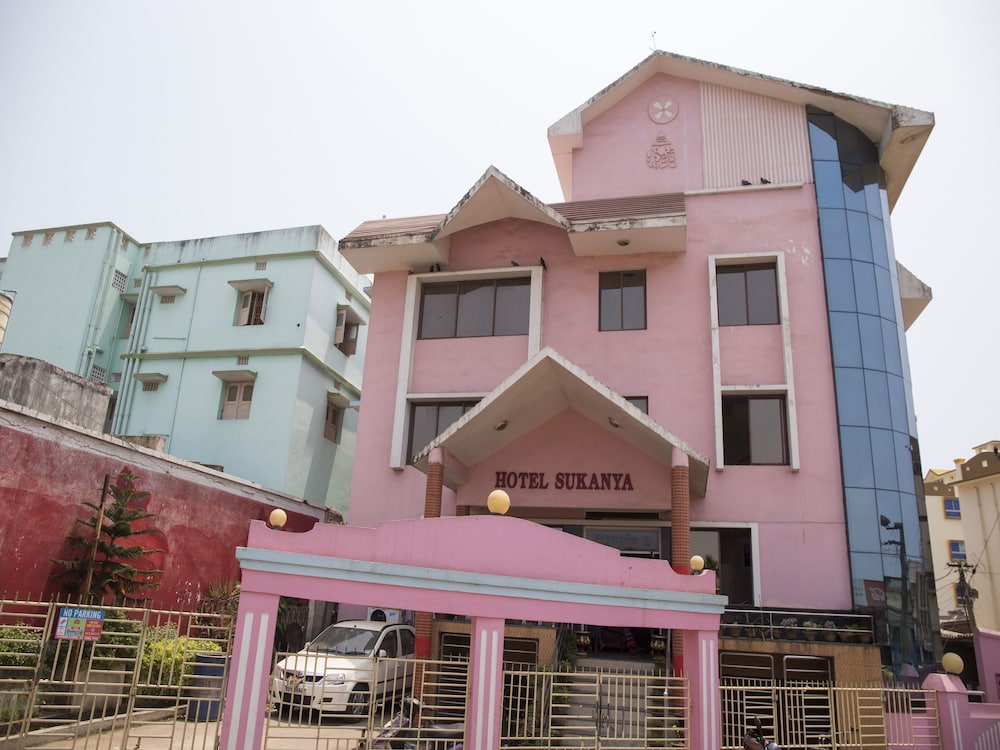 OYO 5016 near Chakratirtha Road