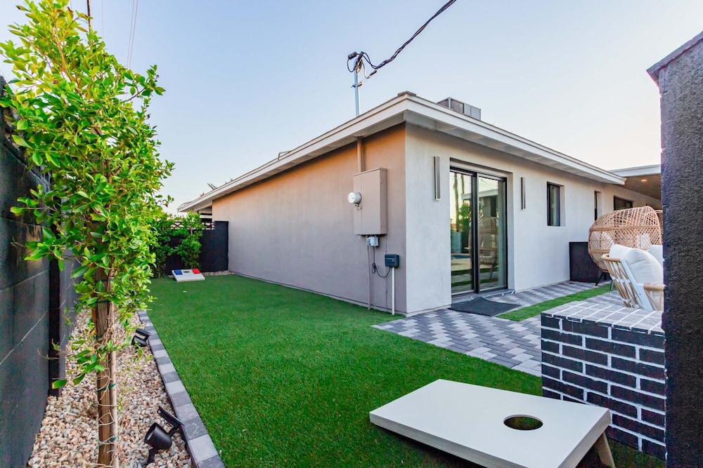 NEW The Kensington Custom Pool Al-fresco Living