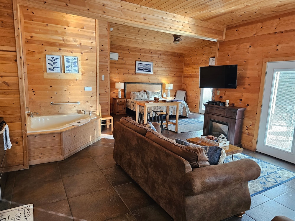 Honey Bear Haven Suite 3