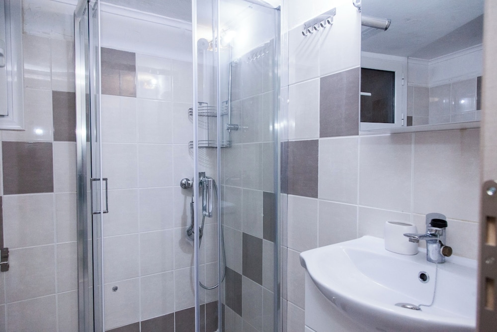 Cozy apt near Stavros Niarchos Park