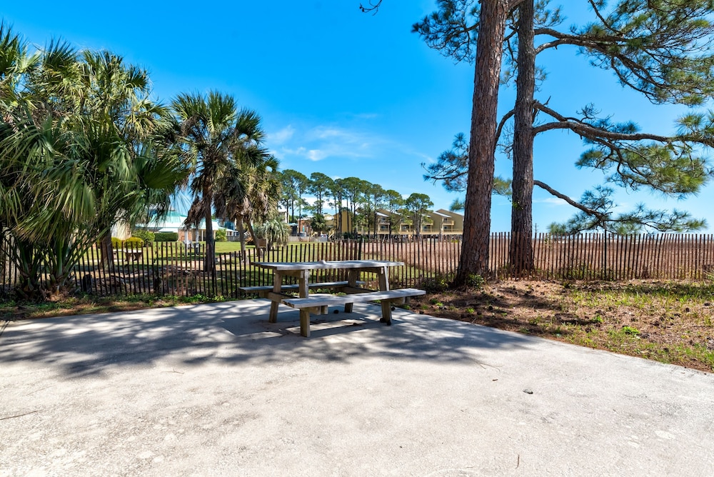 Breezy Decks - 601 Hernando Pl 4 Bedroom Home