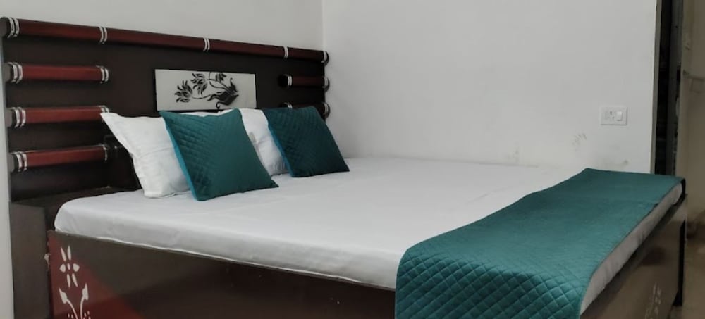 Hotel Holiday