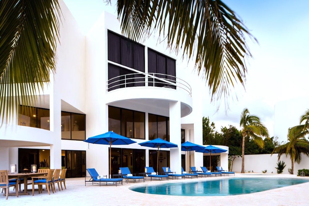 Altamer Resort
