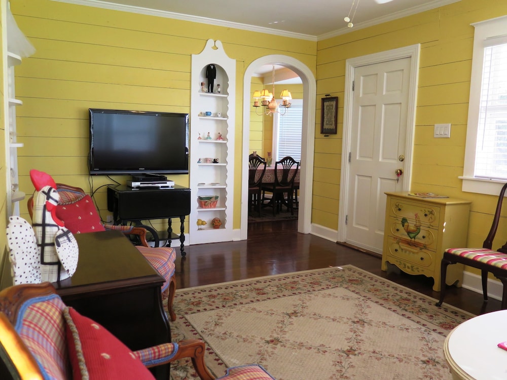 Yellow House Bed and Breakfast
