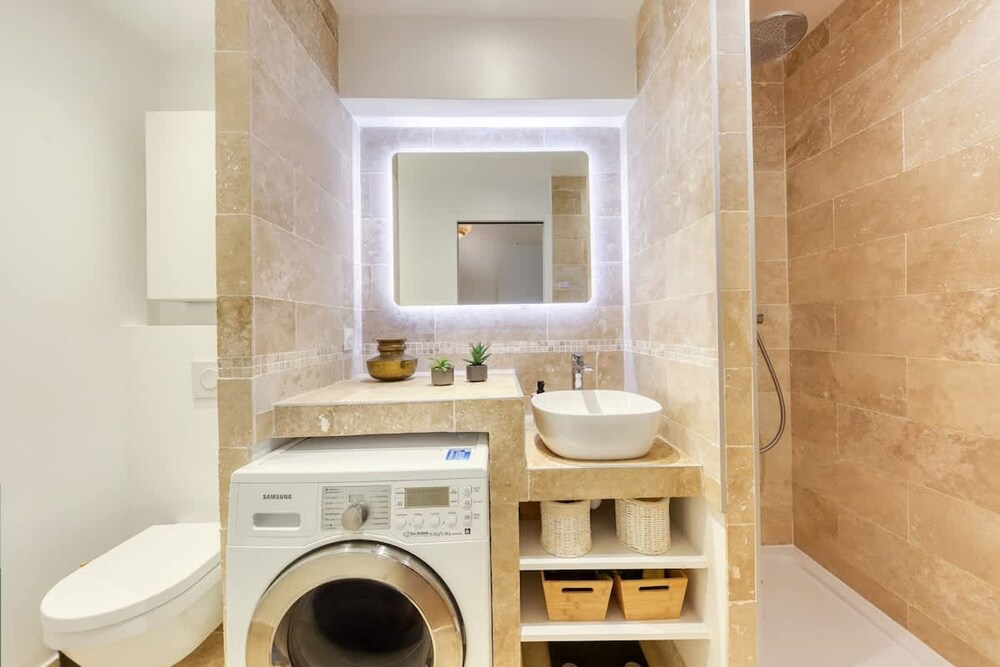 Charming Central Apartment With Balcony and City View