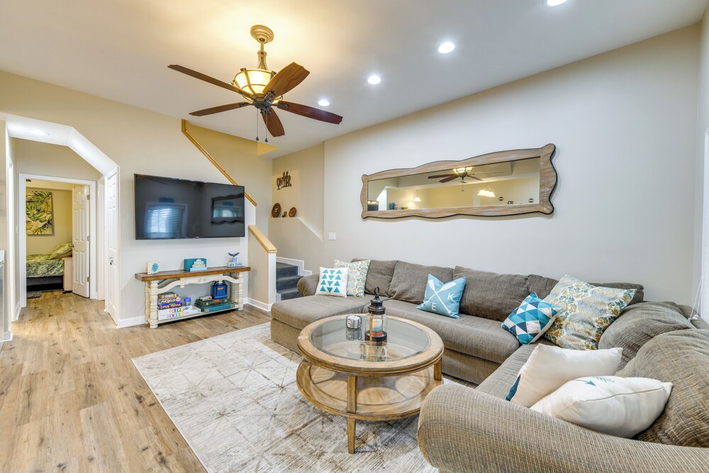 Lakefront Retreat w/ Dock, Patio & Grill in Bracey