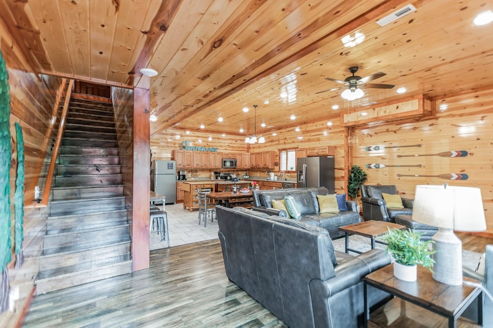 Laurel Point Indoor Pool Screening Game Room Located in Smoky Mtn Ridge