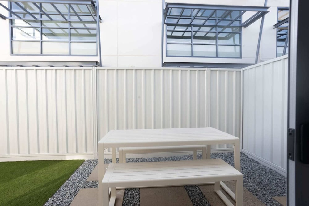 Lovely 1BR Apt in Bicton With Backyard and Parking