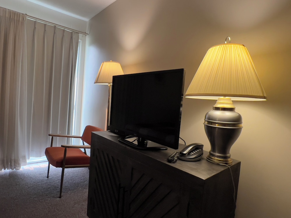 Monashee Motel