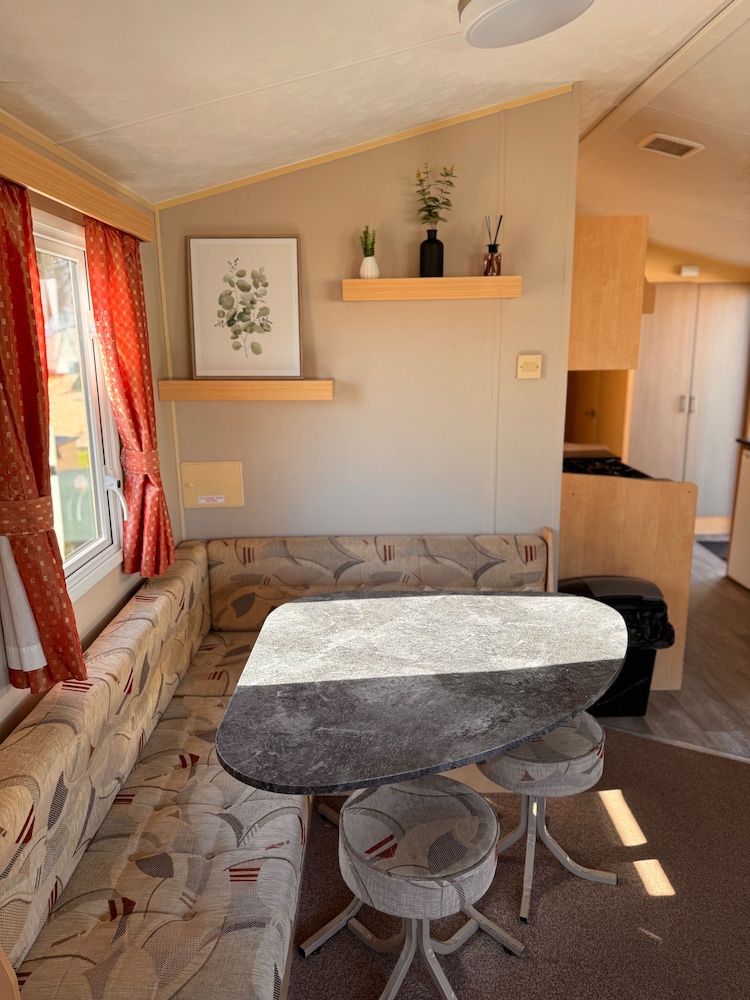 3 Bed Caravan - Side Gated Decking, Wifi, Pets