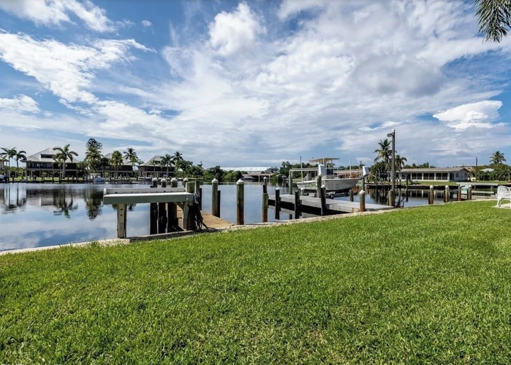 MALU LANI Inn & Marina