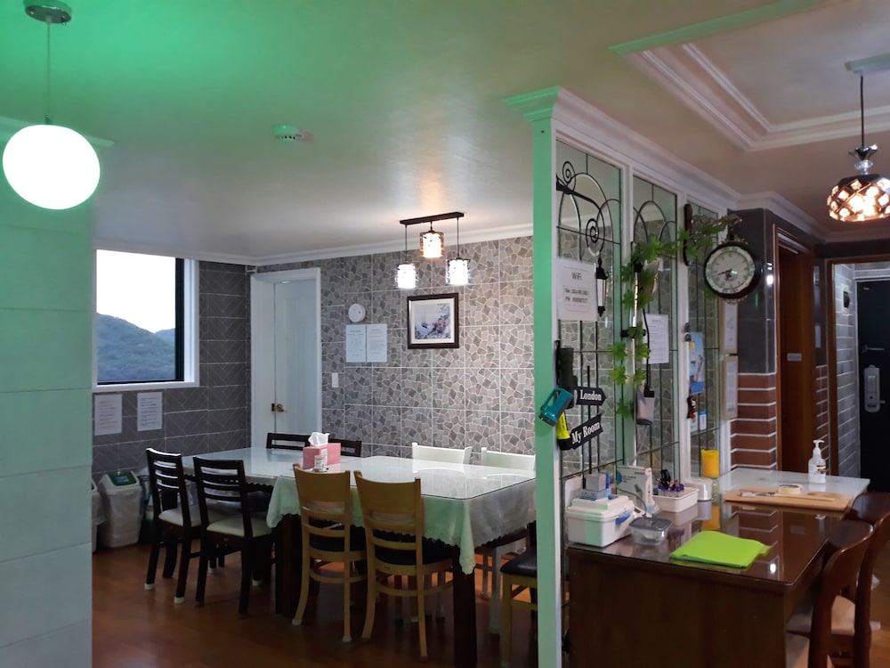 Good Moments sharehouse
