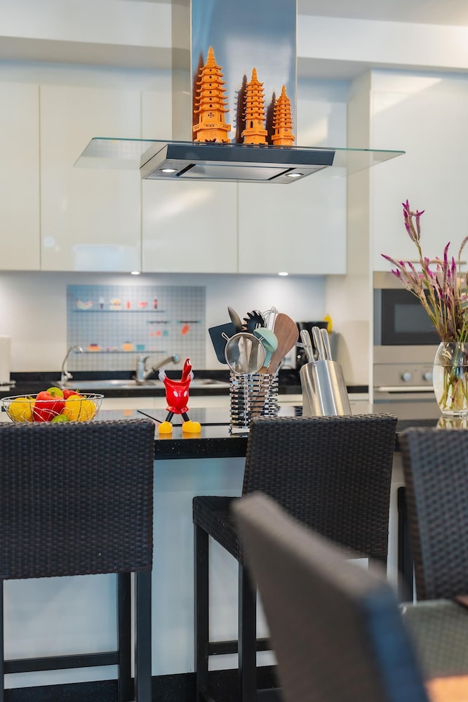 Pearl Of Naithon 3 Bedroom Beachfront Condo