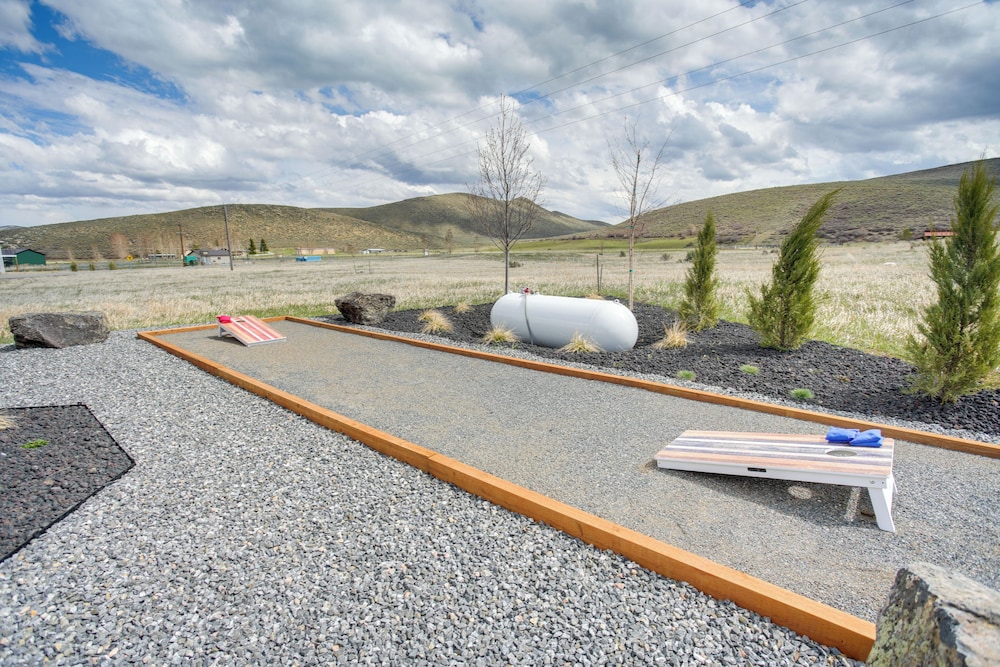 3 Mi to Bear Lake: Home w/ Hot Tub & Huge Patio!