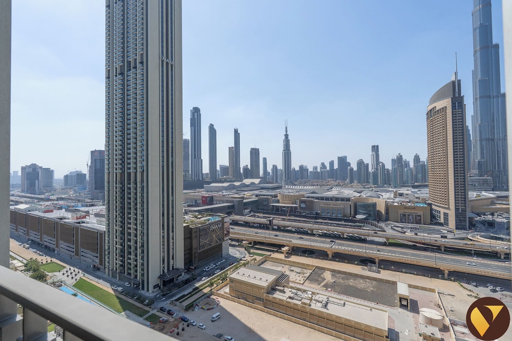 Vogue full Burj Khalifa View Dubai Mall