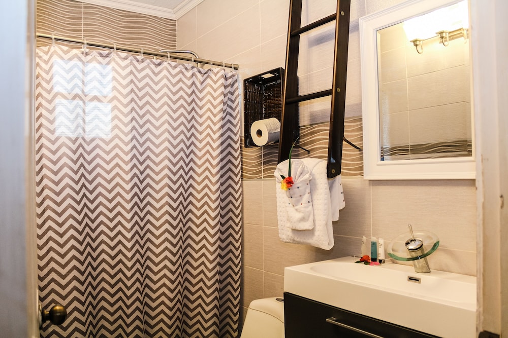 Palm Spring Inn - Property Image 3
