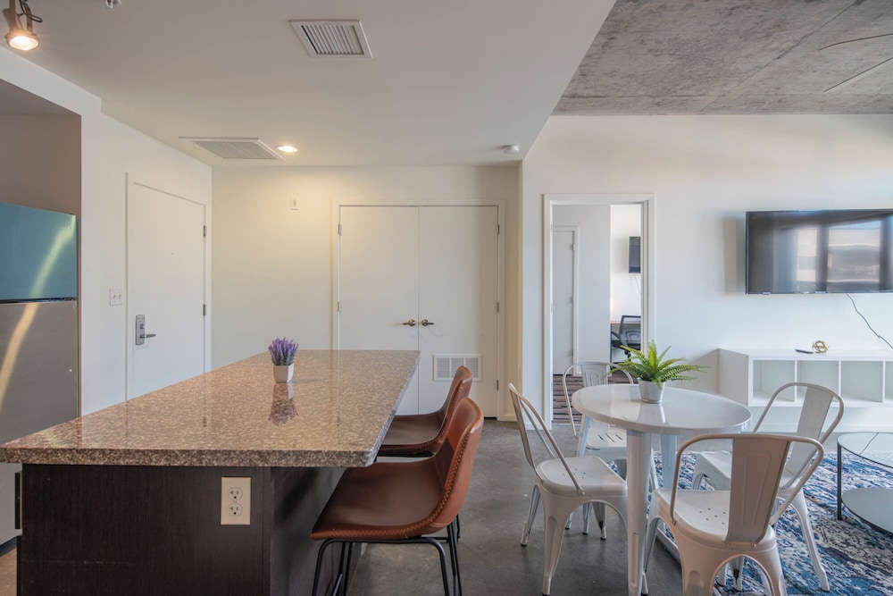 ROVE LIVING/KL - Roosevelt Point