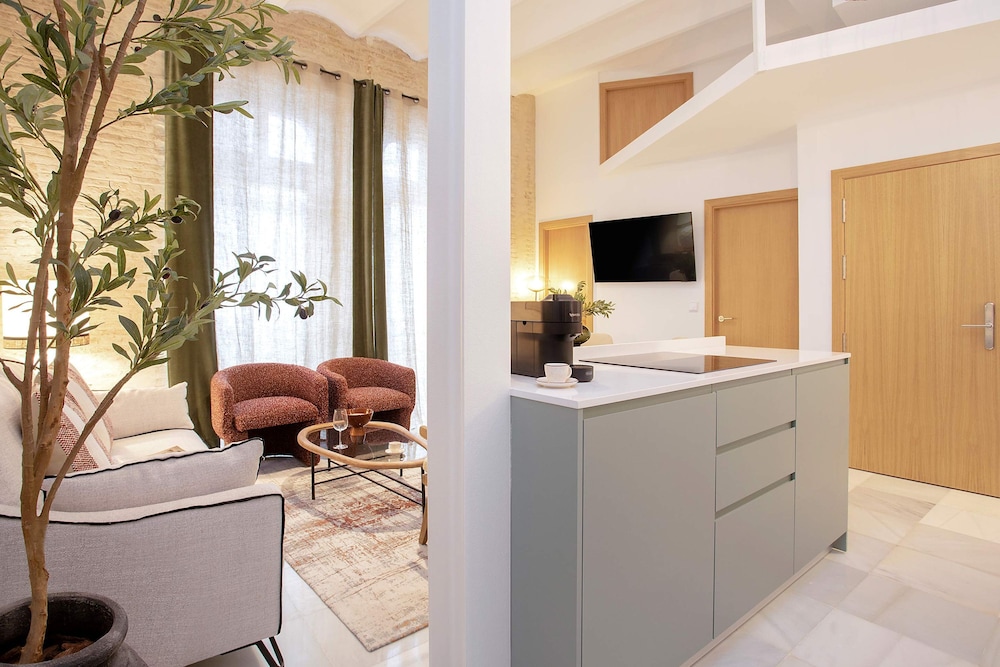 Cozy 3BD Duplex in Seville Center Gran Poder II