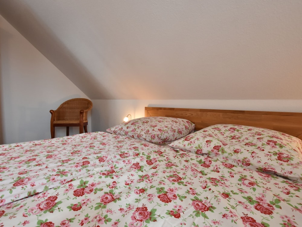 Stylish Family Stay by Beach view 3
