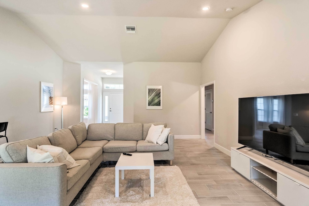 Elegant Port Charlotte Home < 10 Mi to Beach!