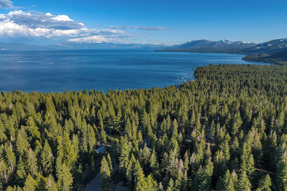 Paige Meadow by Avantstay Near Lake & Tahoe City