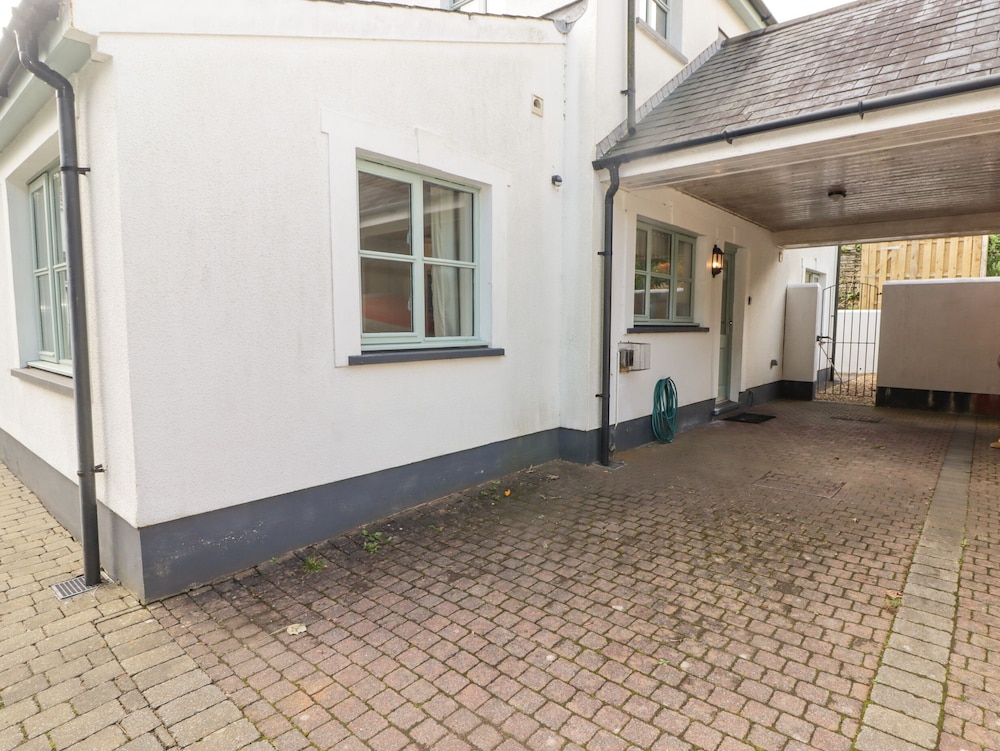 3 Strawberry Close