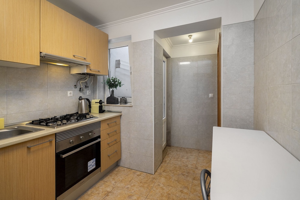 Downtown 1-Br Great For Mid-Term Rentals
