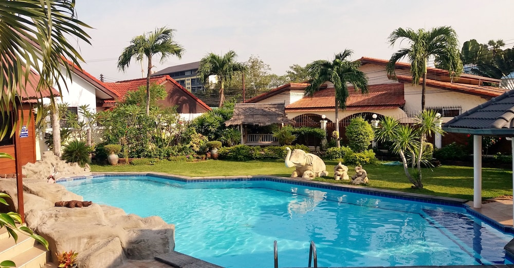 Baan Laksee Pool Villa