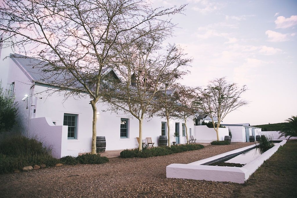 Shiraz Estate Villa & Studios