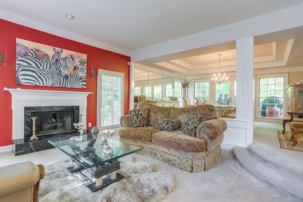 3 Mi to Roswell Riverwalk: Spacious Getaway!
