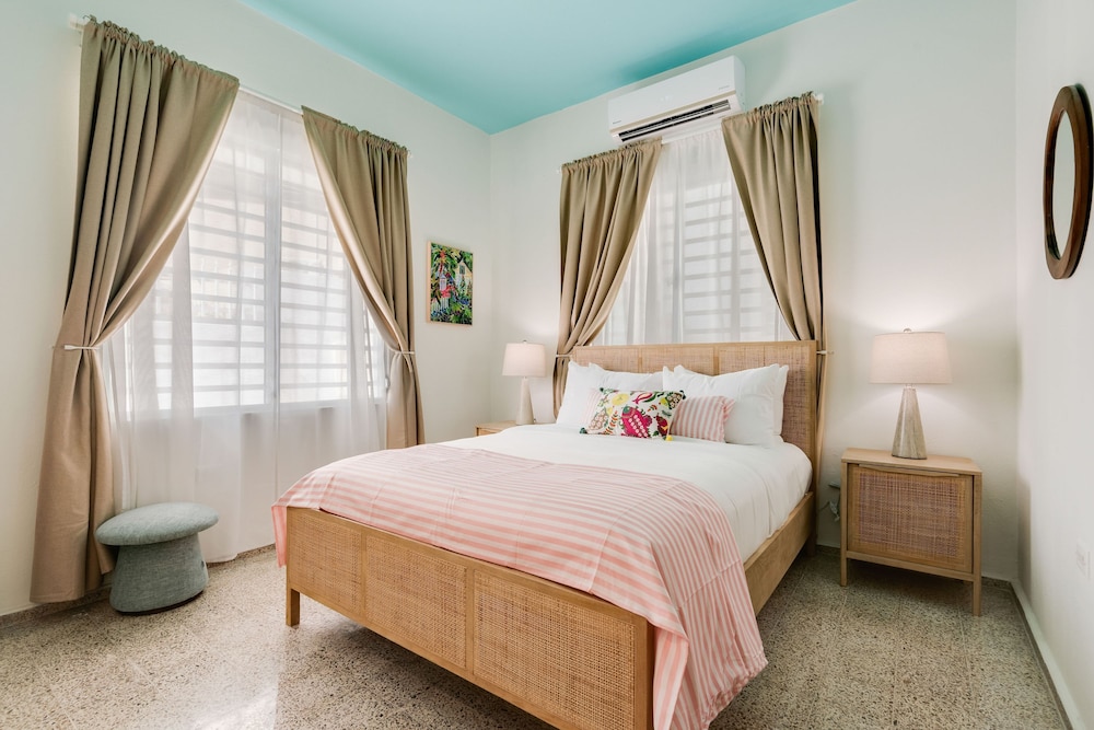 Modern Condado Apartment Pool Free Parking