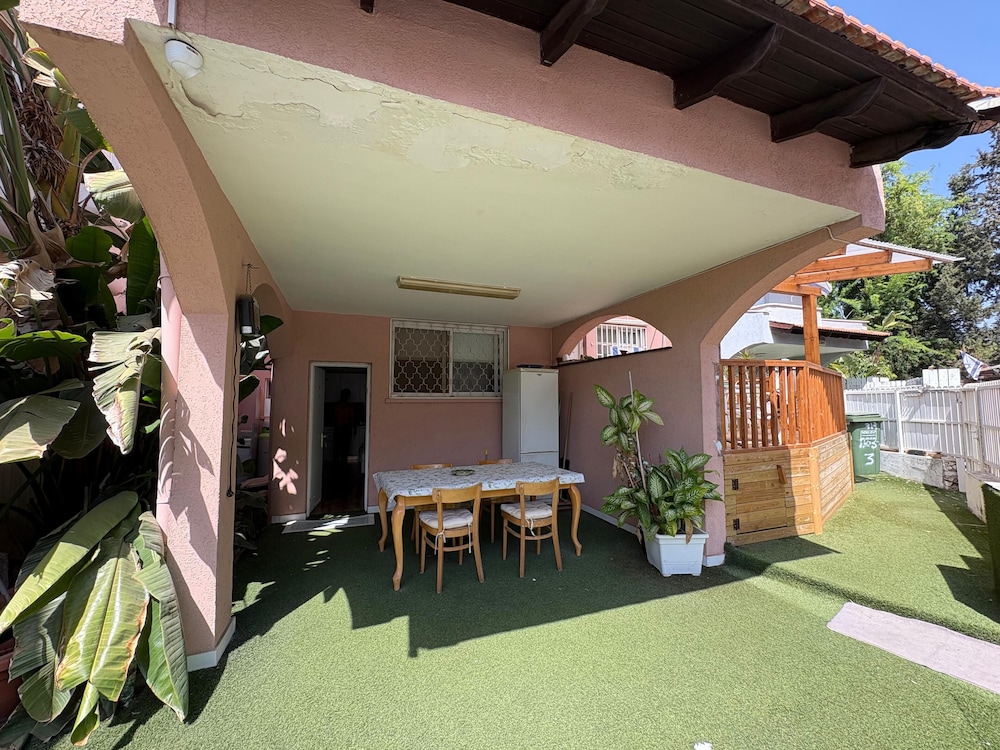 Kfar Saba Guesthouse