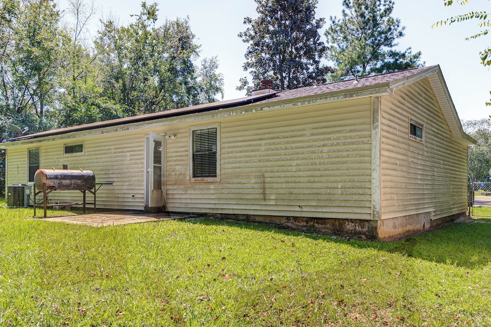 Quiet & Convenient Tallahassee Home, 4 Mi to Lake!