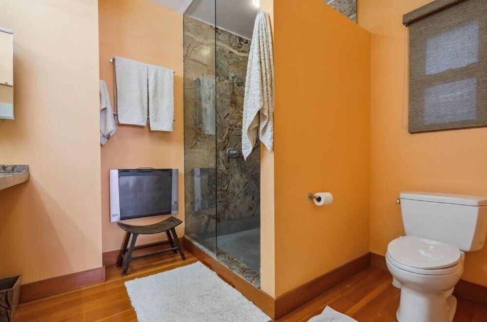 Surprisingly Unique 2br Urban Oasis W/ Sauna In Ny 2 Bedroom Home