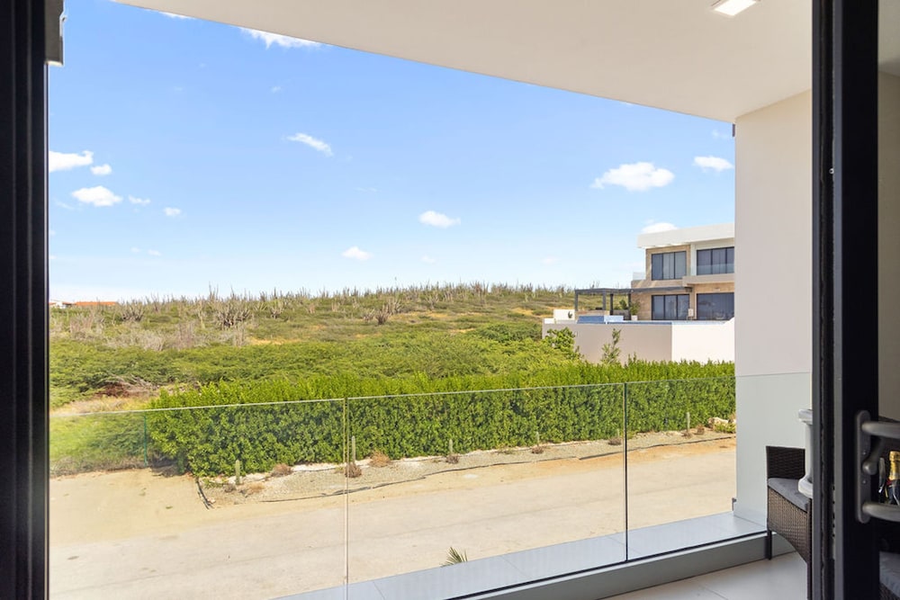 NEW Lux 4BR Villa w Private Pool Walk to Beach