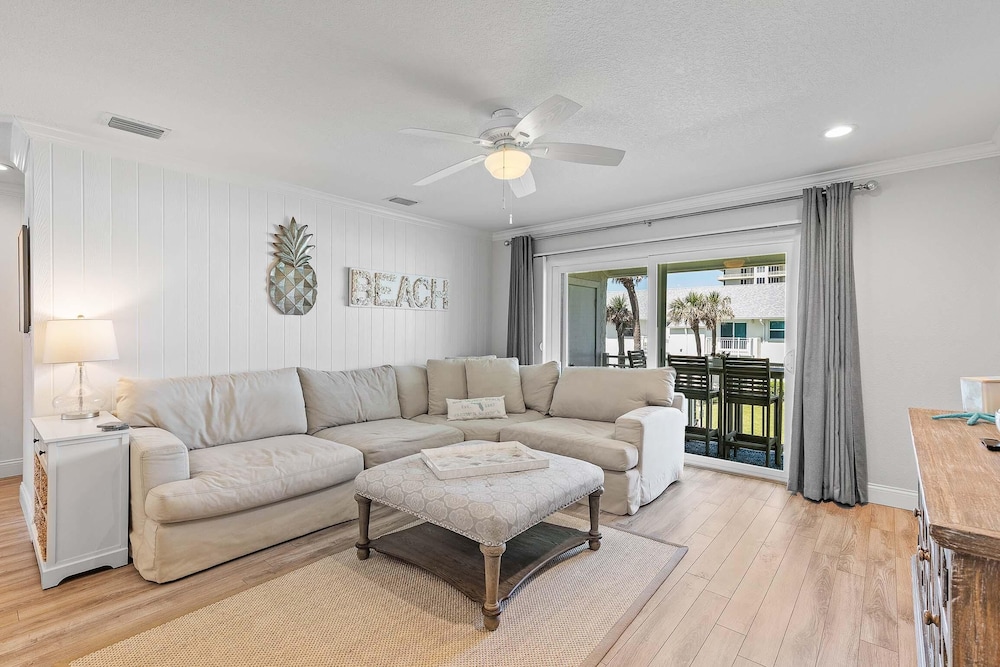 Colony Beach Club 248