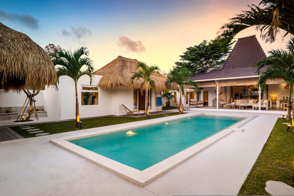 Villa Surga Blue by Alfred in Bali - Brand New 5 BR Pool Villa in the of Seminyak