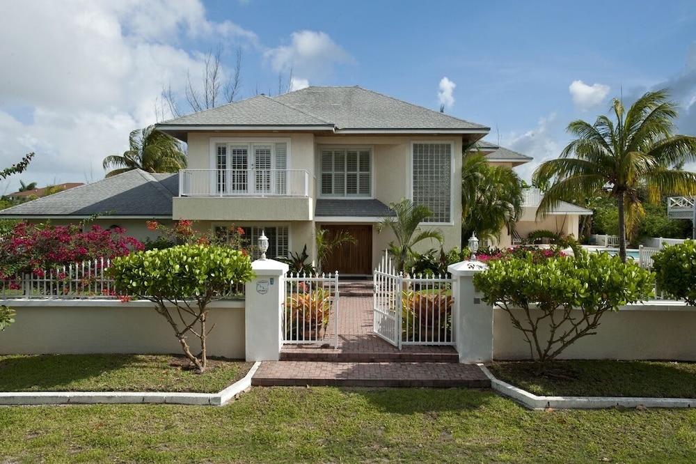 Long Island Breeze Compound 6 Bedroom Home