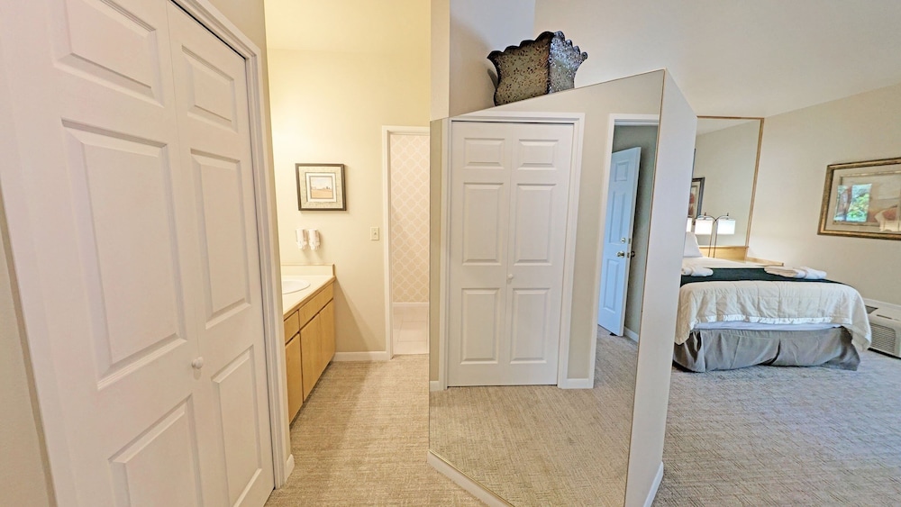 Mt Bachelor Village 328 B 1 Bedroom Condo