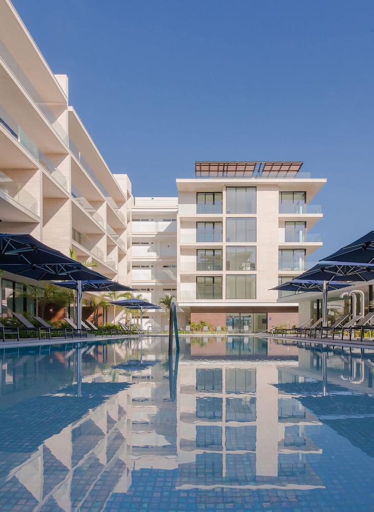 2 Br Steps Away From the Beach Heated Pool