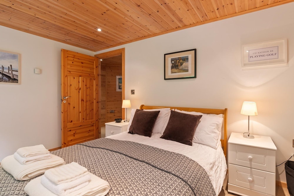 Lodge 5 Longbury - Luxury Lodge Woodland Views Restaurant and Spa Facilites