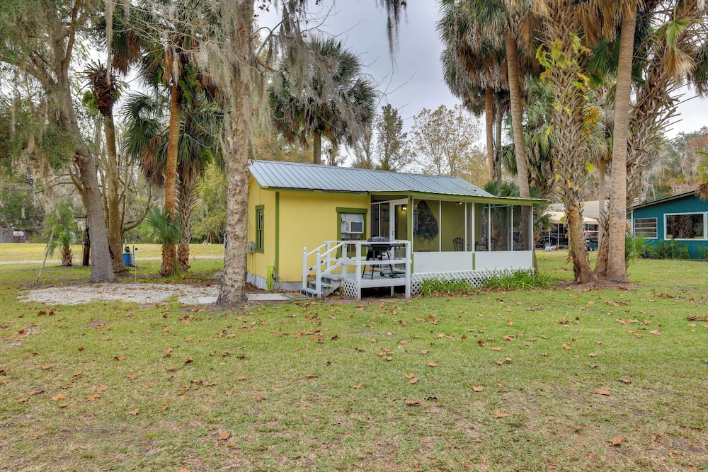 Hawthorne Angler's Cabin w/ Lake + Dock Access!