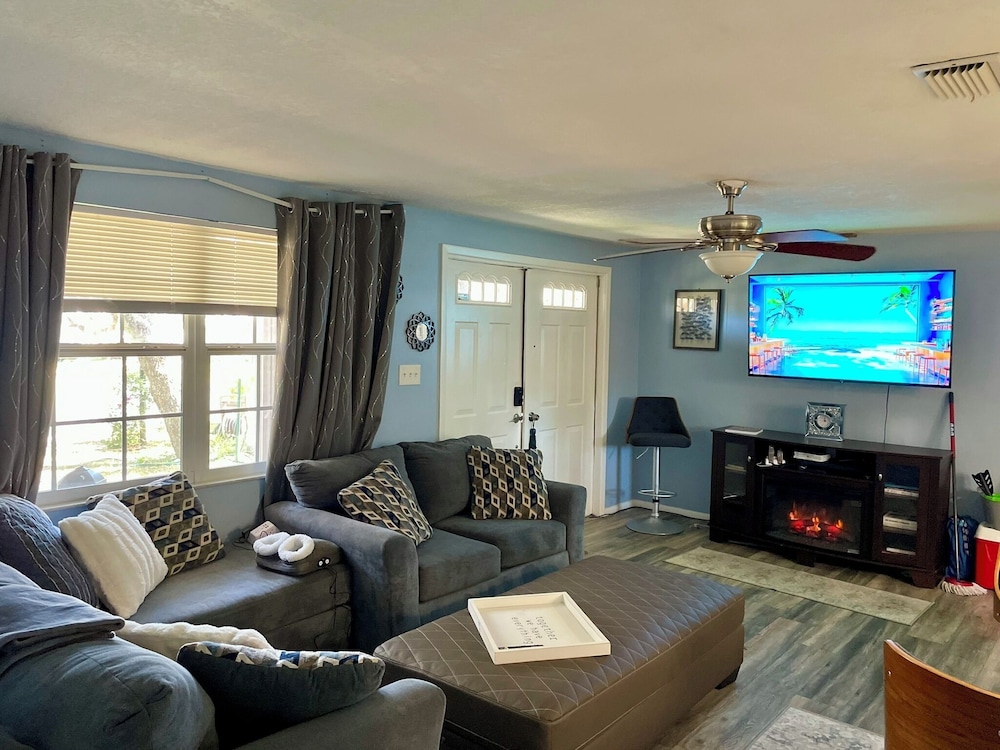 Gulf Side Getaway near Downtown Beaches
